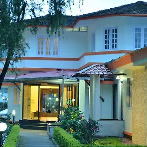 2* Hotel Royal Retreat