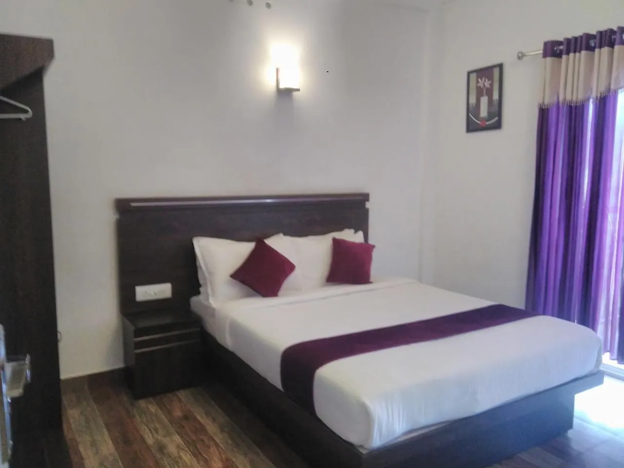 Landy Queen Munnar Bed & Breakfast